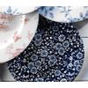 Hluboký talíř zdobený bílými květy 24,9 cm, modro-tmavě modrý | CHURCHILL, Vintage Prints