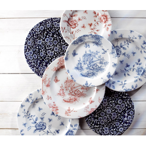 Mělký talíř zdobený bílými květy 17 cm, tmavě modrý | CHURCHILL, Vintage Prints