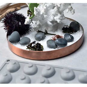 Silikonová forma na předkrmy, 28x kaminek 36x28x15 mm, 6 ml, 300x175 mm - GG019S | PAVONI, Stone